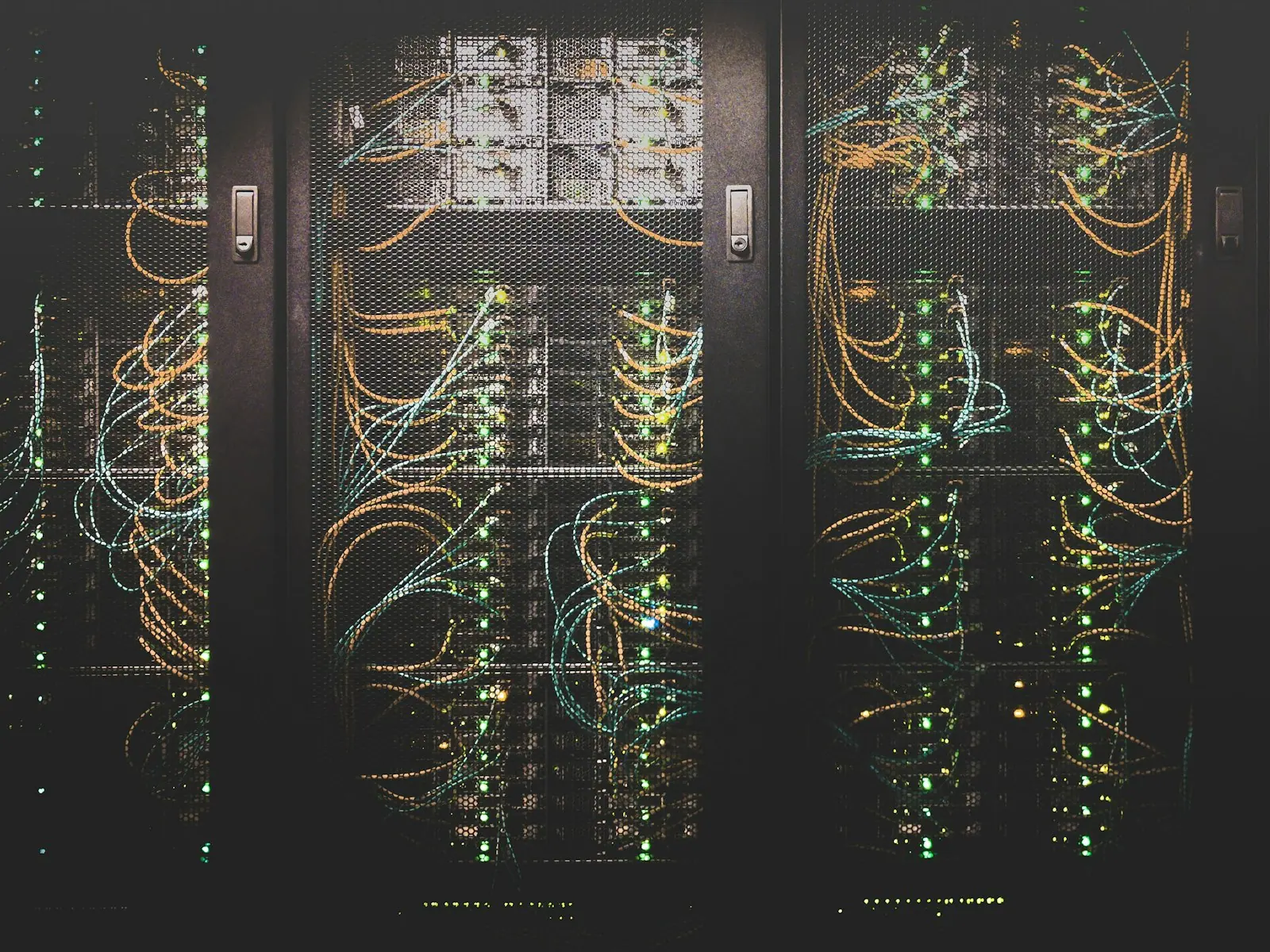Server racks interconnected with fibre cabling in a data centre